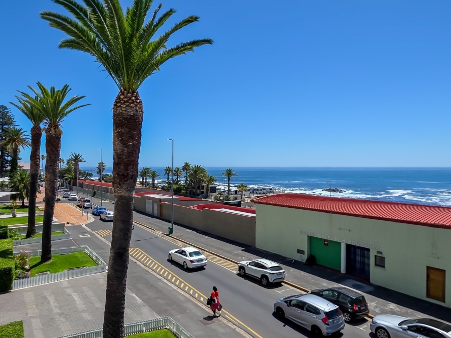 2 Bedroom Property for Sale in Sea Point Western Cape